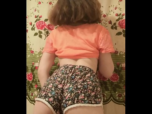 ❤️ Sexy junges Babe zieht ihre Shorts vor der Kamera aus Porn video bei uns de.pornohammer.ru ❌️❤