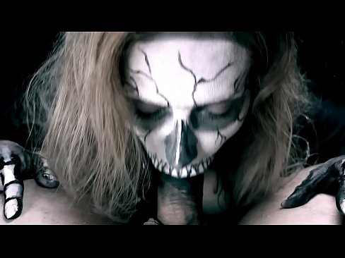 ❤️ Dämonenmädchen lutscht Schwanz mit ihrem schwarzen Mund und schluckt Sperma. Porn video bei uns de.pornohammer.ru ❌️❤